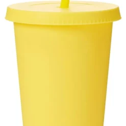 Mugg med lock och sugrör